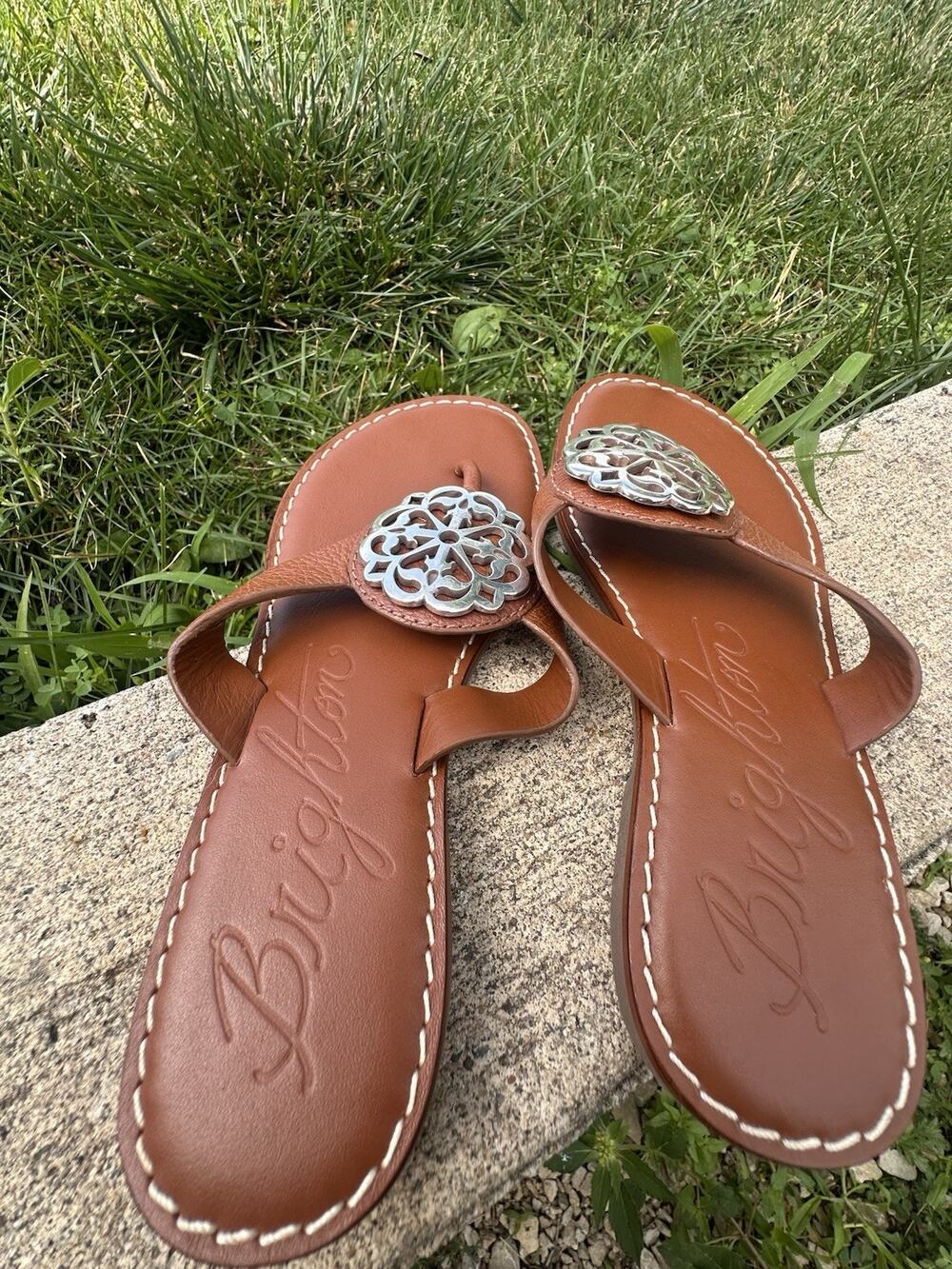 Brighton Alice sz 5.5M Brown pebbled leather silver plated ferrara medallion